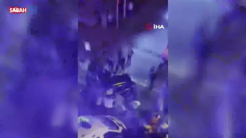 Bayrampaşa'da Otobüs ile Otomobil Kafa Kafaya Çarpıştı: 3 Yaralı