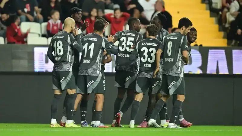 Beşiktaş, Antalyaspor'u 3-1 deplasmanda yendi! Abraham'dan muhteşem gol