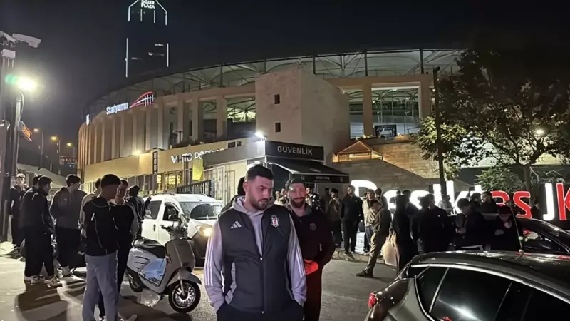 Beşiktaş Derbisi Öncesi Kanlı Bıçaklı Kavga! 1 Kişi Ağır Yaralı