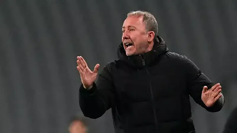 Beşiktaş, Fatih Karagümrük'ü 2-0 Yendi: Sergen Yalçın'dan Kritik Açıklamalar