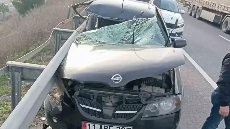 Bilecik'te Trafik Kazası: Genç Sürücü Yaralandı