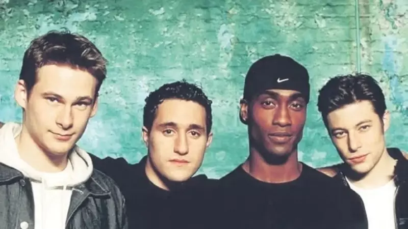 Blue'nun Yıldızı Simon Webbe İstanbul'da Türkçe Şarkı Söyledi!