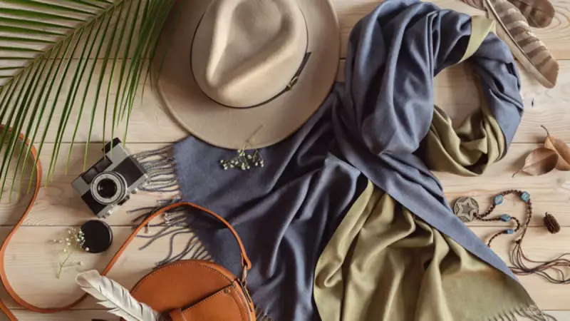 Bu Kış Kombinlerinize Altın Dokunuş: Aksesuarlar Öne Çıkıyor