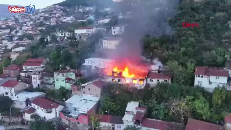 Bursa'da İki Katlı Binada Çıkan Yangına Ekiplerin Müdahalesi Sürüyor