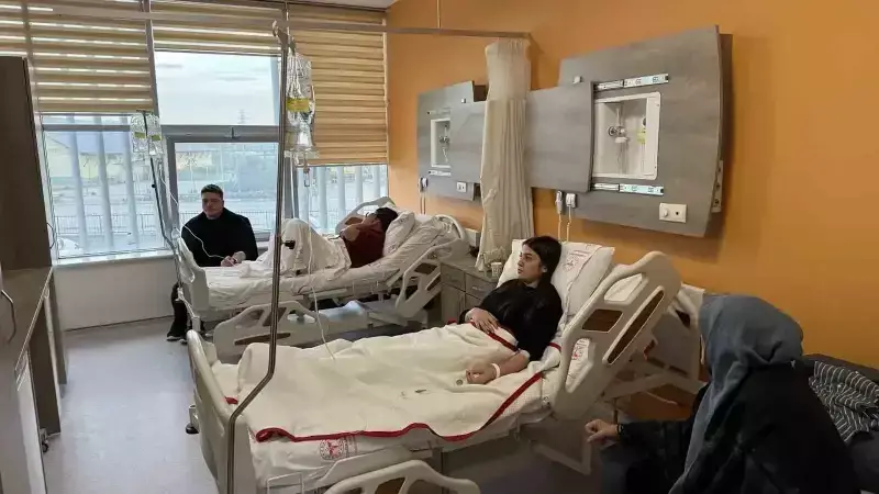 Bursa'da Midye Yiyen 4 Genç Hastanelik Oldu