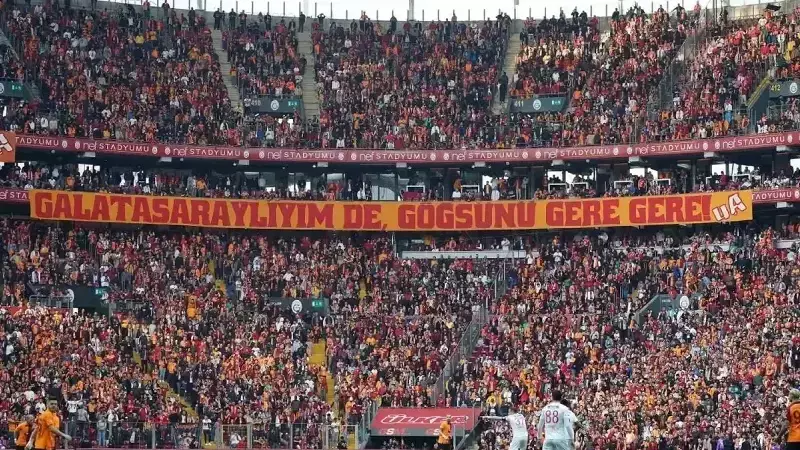 Büyük Sürpriz! Galatasaray Taraftarının Gönlünü Çalan İsim Trabzonspor Derbisi'nde!