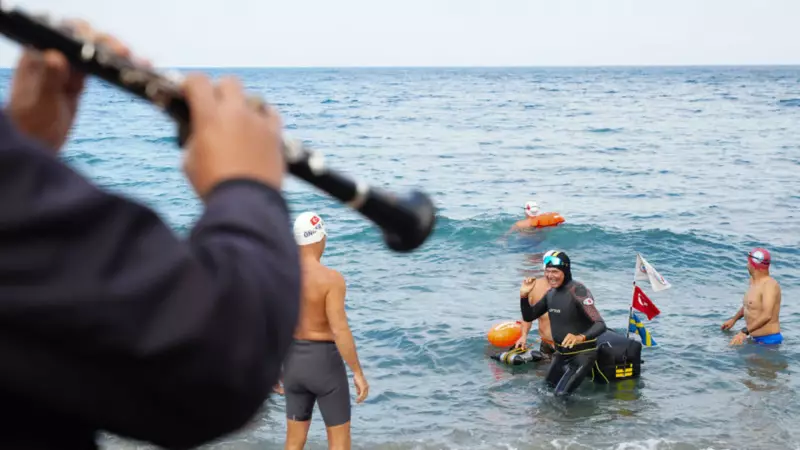 Davul Zurna Eşliğinde Bir Vedâ: İsveçli Yüzücüden Türkiye'ye Duygu Yüklü Veda