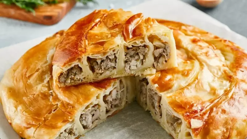 El Açması Lezzetinde Hazır Yufkadan Kıymalı Börek Tarifi
