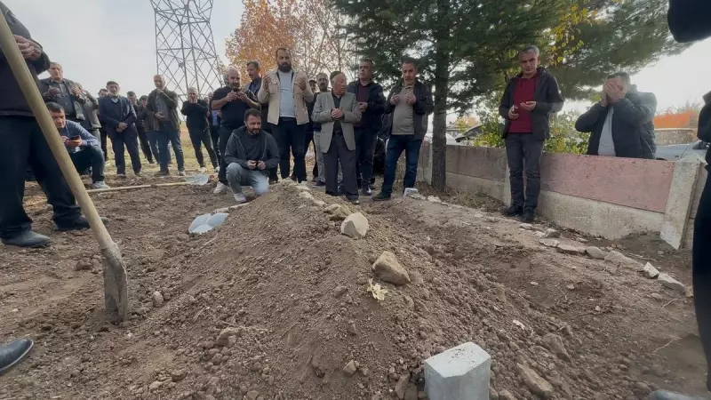Elazığ'da Otizmli Veysel Bilen Son Yolculuğuna Uğurlandı