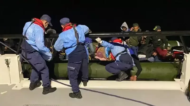 Çeşme'de Gece Operasyonu: 27 Düzensiz Göçmen Yakalandı!