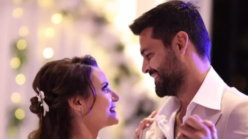 Erkan Meriç ile Yağmur Oztürk Nişanlandı! İşte Aşk Dolu Nişan Anları ve Detaylar