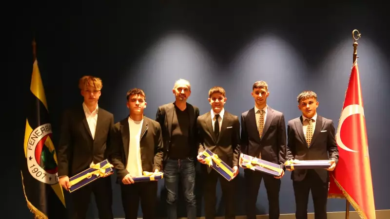 Fenerbahçe 5 Genç Yetenekle Profesyonel Sözleşme İmzaladı