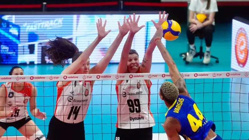 Fenerbahçe, Eczacıbaşı Derbisini 3-1 Kazandı