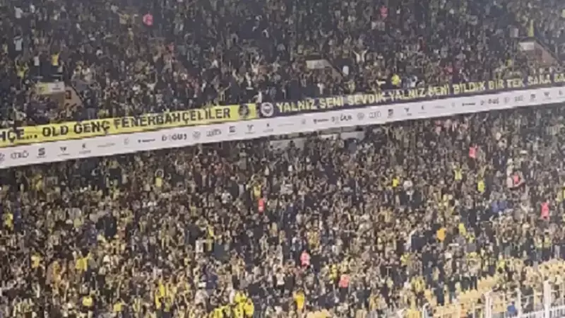 Fenerbahçe Taraftarı Galatasaray Yenilgisini Coşkuyla Karşıladı