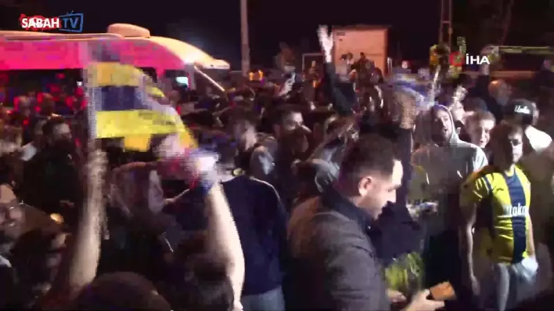 Fenerbahçe'ye Muhteşem Karşılama! Taraftar Coşkusu Görülmeye Değerdi