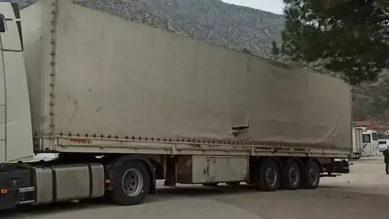 FETÖ Üyesi Eski Öğretmen, TIR'ın Bagajında Yakalandı: İlginç Kaçış Planı Suya Düştü!