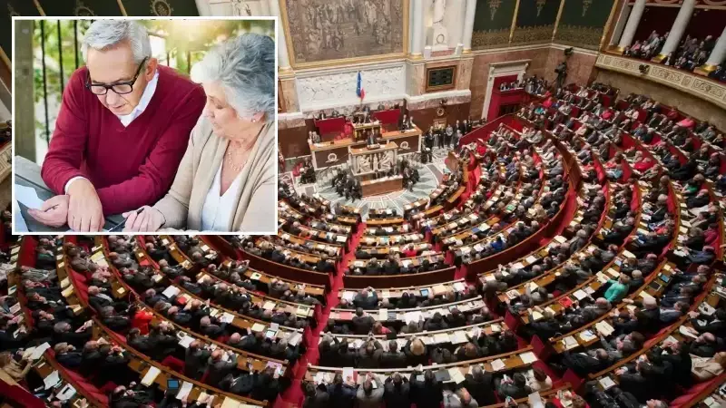 Fransa Meclisi Emeklilik Reformunu 2028'e Kadar Askıya Aldı