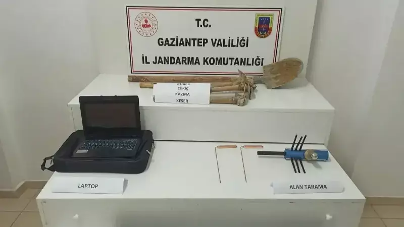 Gaziantep'te Define Avcıları Suçüstü! 9 Kişi Tarihi Yağmalarken Yakalandı