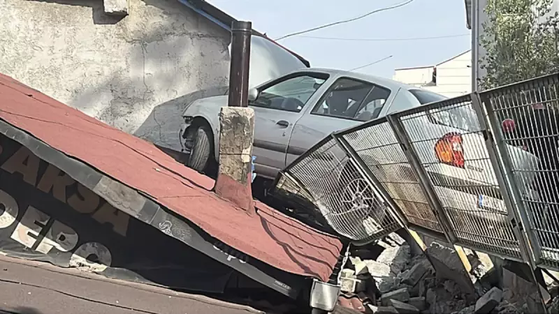 Gebze'de İnanılmaz Kaza: Araç Evin Çatısına Çıktı!