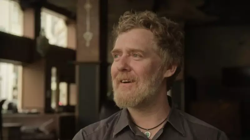 Glen Hansard İstanbul'da Unutulmaz Konserle Sahne Aldı