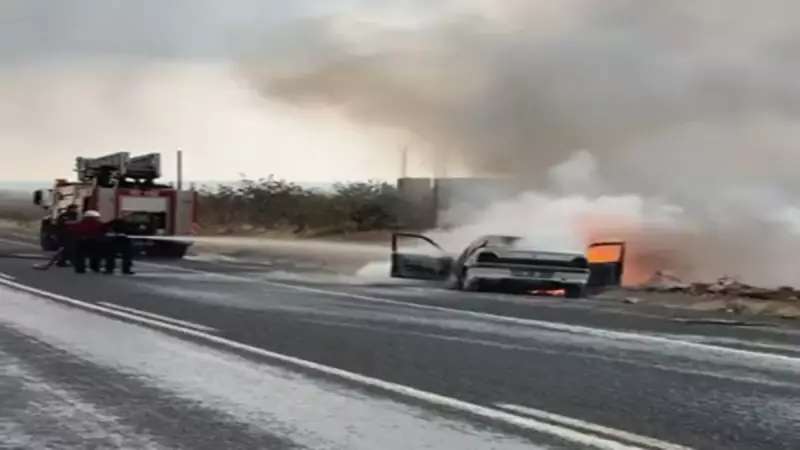 Halfeti'de Seyir Halindeki Otomobil Alev Aldı: Sürücü Son Anda Kurtuldu