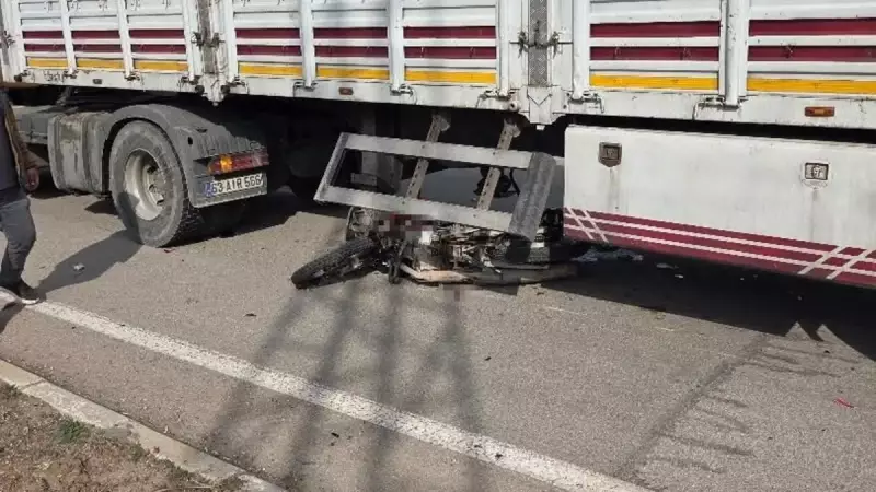 Hatay'da Acı Kaza: Motosiklet TIR'la Çarpıştı, 66 Yaşındaki Sürücü Hayatını Kaybetti