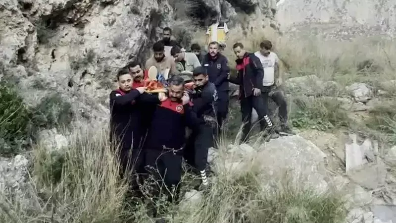 Hatay'da Dağ Yürüyüşünde Düşen Kişi Kurtarıldı