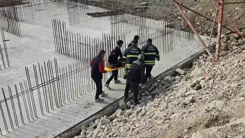 Hatay'da İnşaat Çukuruna Düşen Kişi Kurtarıldı