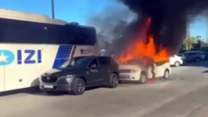 Hopa'da Minibüs Yangını: 3 Araç Kullanılamaz Hale Geldi