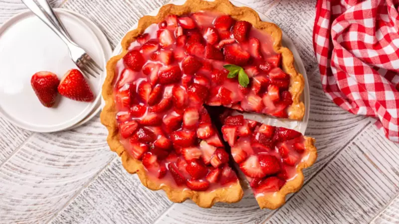 Çilekli Turta Sırrı Açıklandı: Evde Yapımı Bağımlılık Yapıyor!