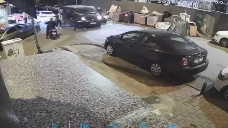 Şişli'de yol verme kavgası: Motosikletli saldırganlar 2 genci bıçakladı