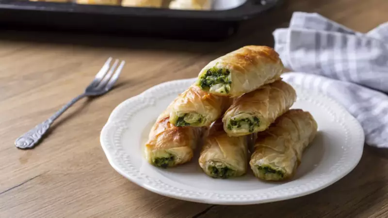 Kahvaltıların Yeni Gözdesi: Deneyenlerin Vazgeçemediği 3 Pratik Börek Tarifi