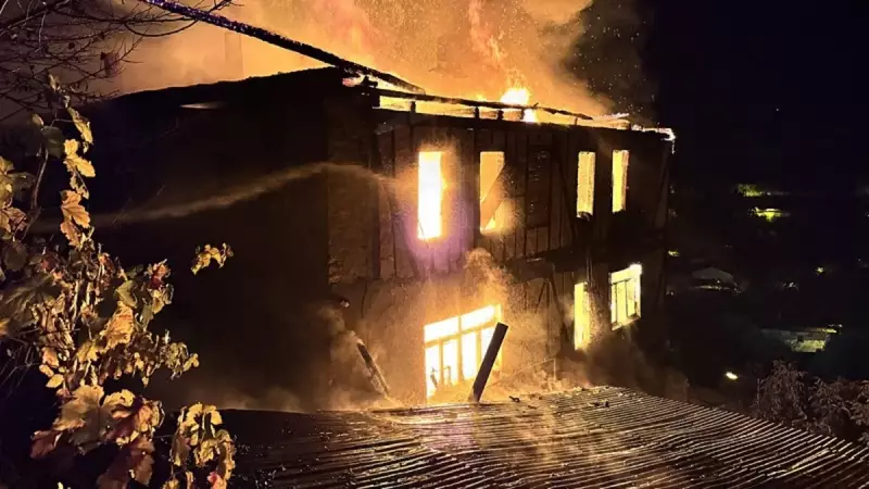 Karabük Safranbolu'da Ahşap Ev Yangını: Alevler Evi Teslim Aldı