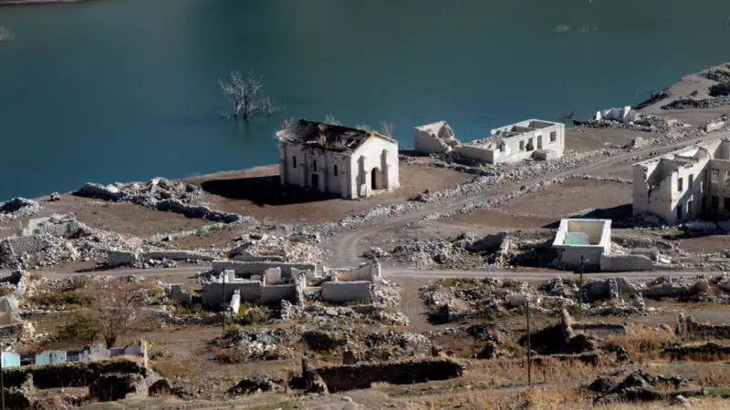Kars'ta Baraj Çekildi, Sular Altındaki Köy Ortaya Çıktı