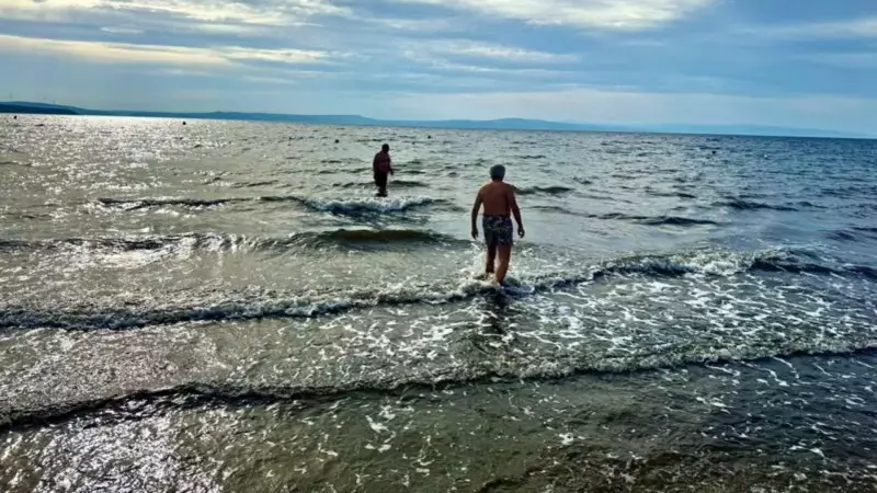 Kasım Ayında Denize Girdiler! Balıkesir'de Mevsim Normalleri Üzerinde Sıcaklık