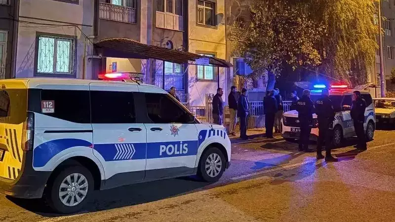 Kayseri'de 18 Yaşındaki Genç Kız 4. Kattan Düştü: Hayati Tehlike Devam Ediyor