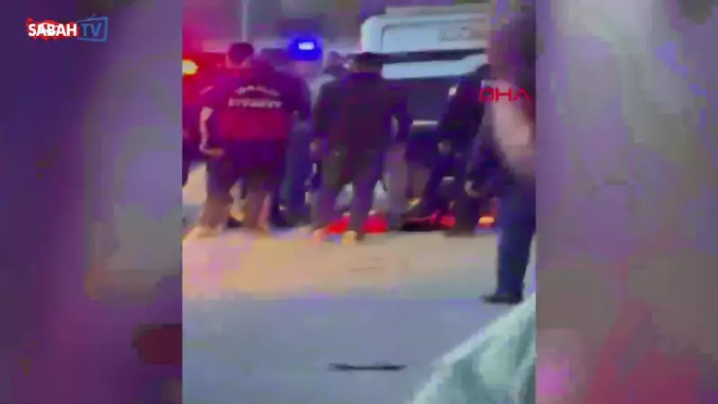 Korkunç Anlar! Otomobil Kaldırıma Çıkıp Bisikletli Gence Çarptı - İşte O Görüntüler