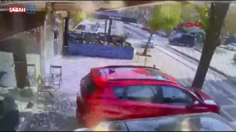 Köpekten Kaçarken Pastaneye Giren Araç Görüntüleri Sosyal Medyayı Salladı!