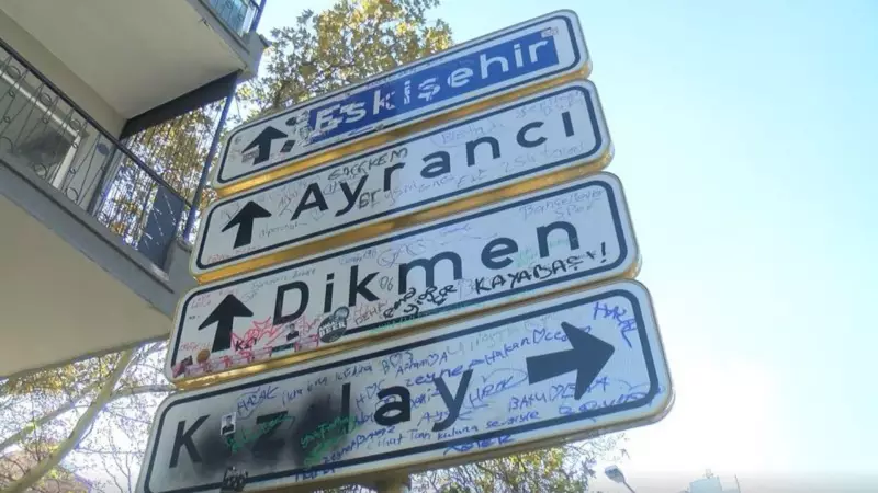 Kızılay Tabelası 3. Kez Yenilendi: Sosyal Medya Akımına Kurban Gitti