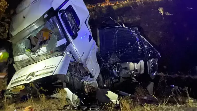 Malatya'da TIR Şarampole Devrildi: 1 Ölü