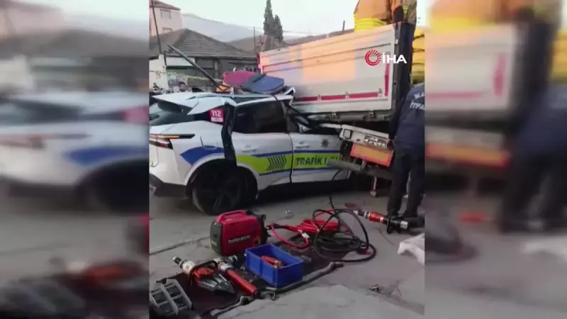 Manisa Alaşehir'de Polis Aracı TIR'a Arkadan Çarptı: 1 Şehit, 1 Ağır Yaralı