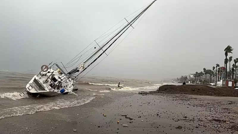 Marmaris'te Hortum Felaketi: Denizde Oluşan Dev Hortum Kamerada