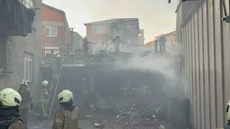 Ümraniye'de İş Yeri Deposunda Yangın: 1 Kişi Dumandan Etkilendi