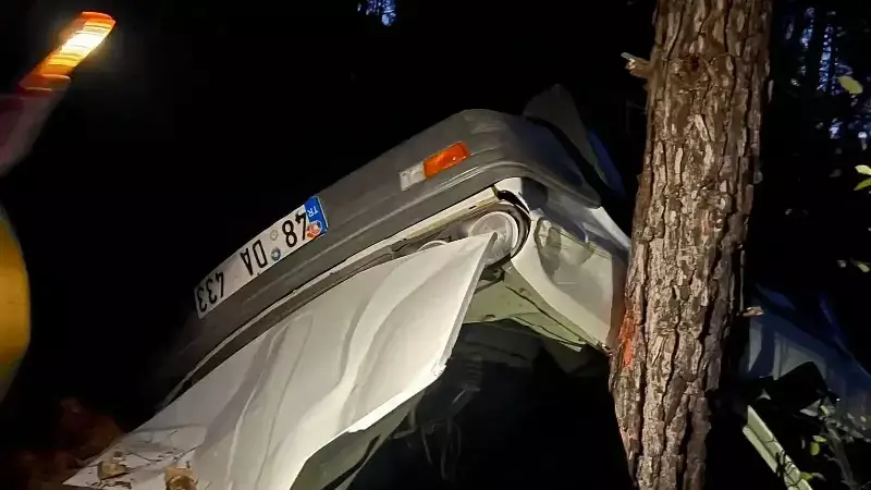 Muğla'da Feci Kaza: Otomobil Uçuruma Yuvarlandı, 2 Kişi Yaralı!