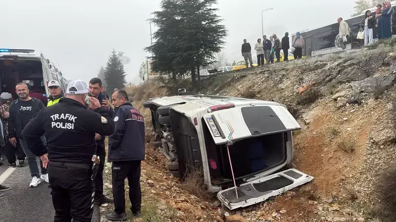 Muğla'da Minibüs Devrildi: 15 Yaralı