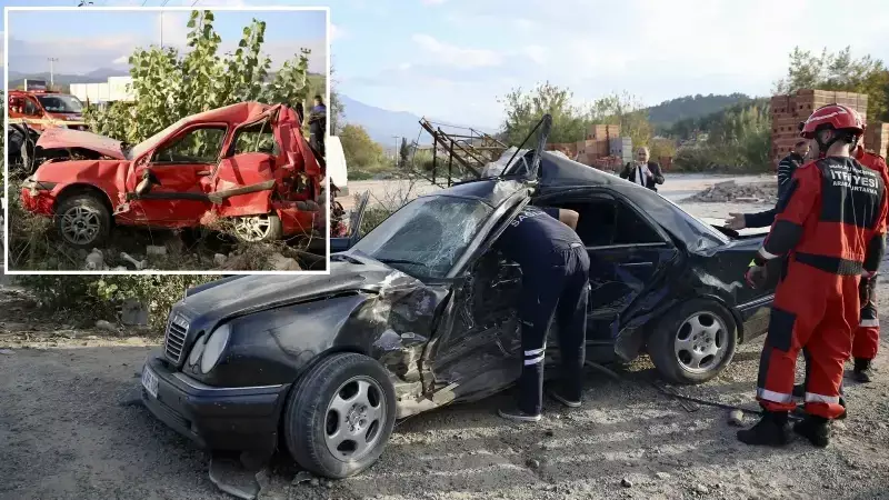 Muğla'da Park Halindeki Araca Çarpan Otomobilin Sürücüsü Hayatını Kaybetti