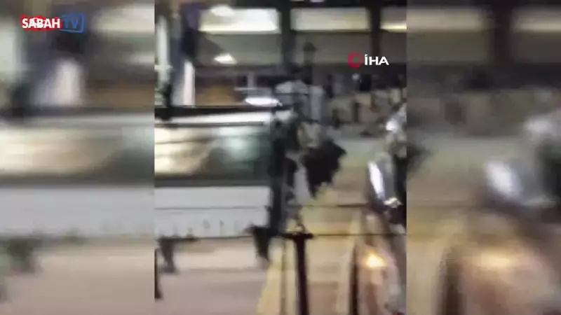 İngiltere'de Kan Donduran Bıçaklı Saldırı: Trende Korku Dolu Anlar, 10 Yaralı