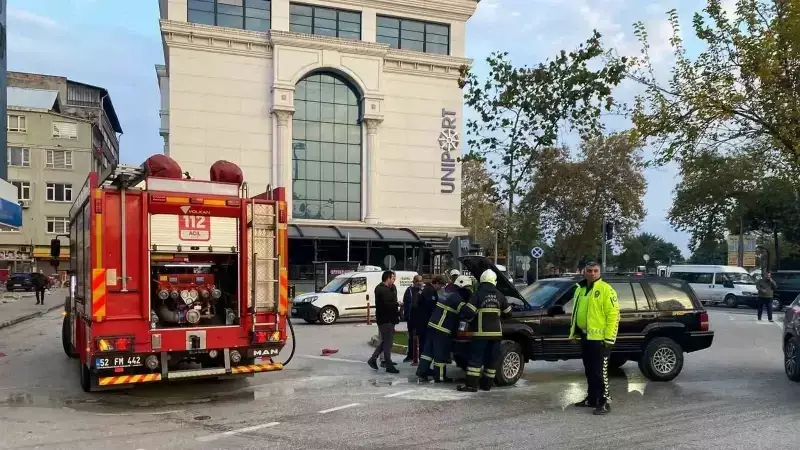 Ünye'de Seyir Halindeki Araç Alev Alev Yandı