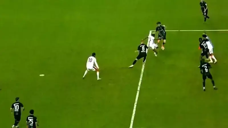 Osimhen'ın Golü VAR ile İptal Edildi: Süper Lig'de Tartışma Yaratan Karar