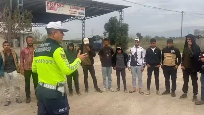 Osmaniye'de 15 Kişilik Minibüsten 30 İşçi Çıktı!